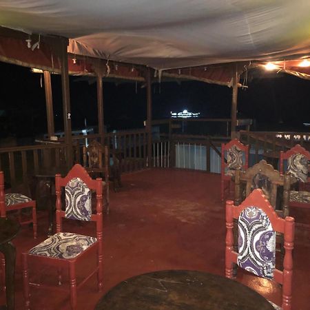 Bottoms Up Hostel Zanzibar Bagian luar foto