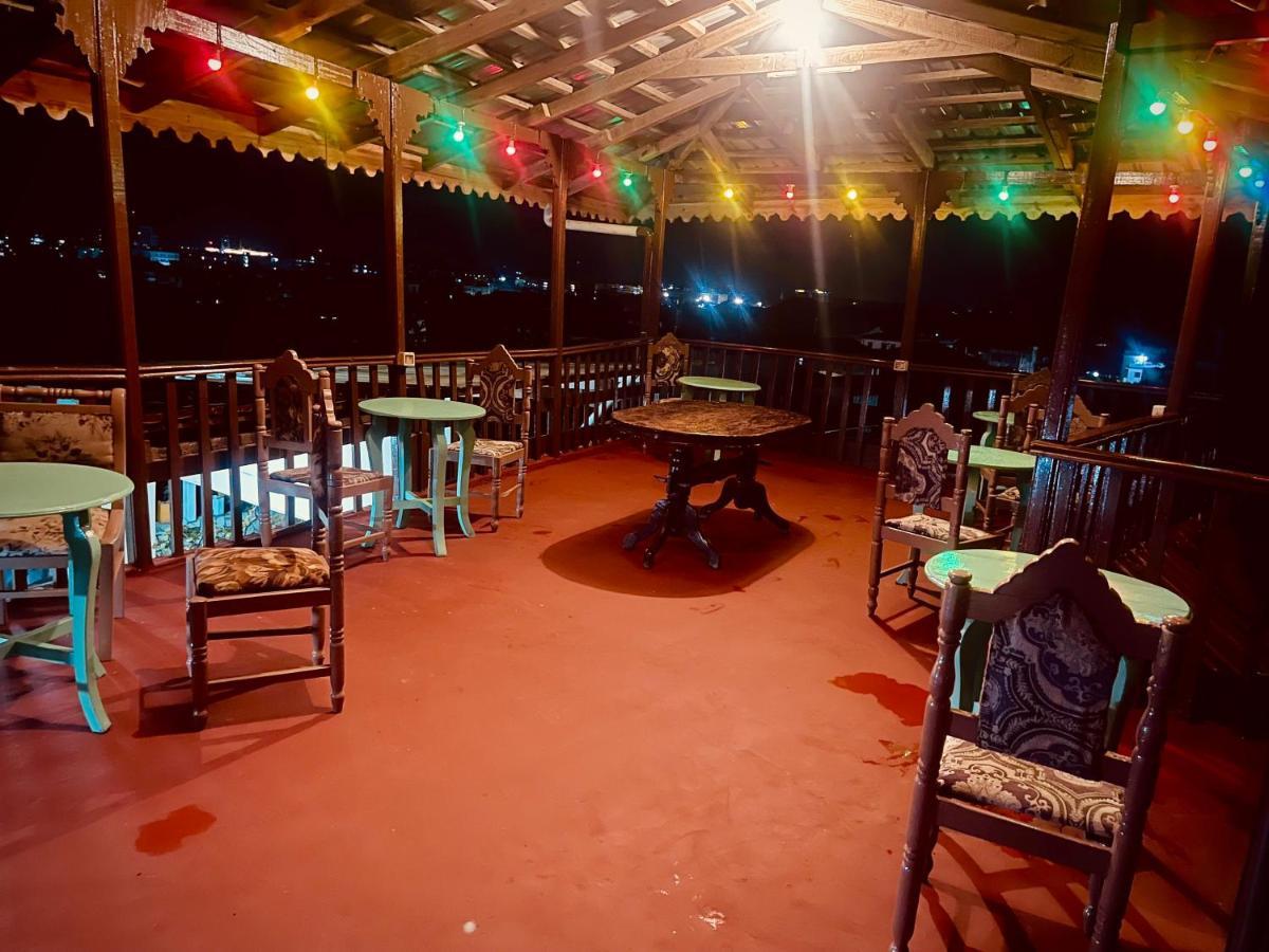 Bottoms Up Hostel Zanzibar Bagian luar foto