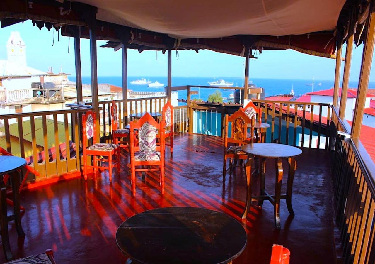 Bottoms Up Hostel Zanzibar Bagian luar foto