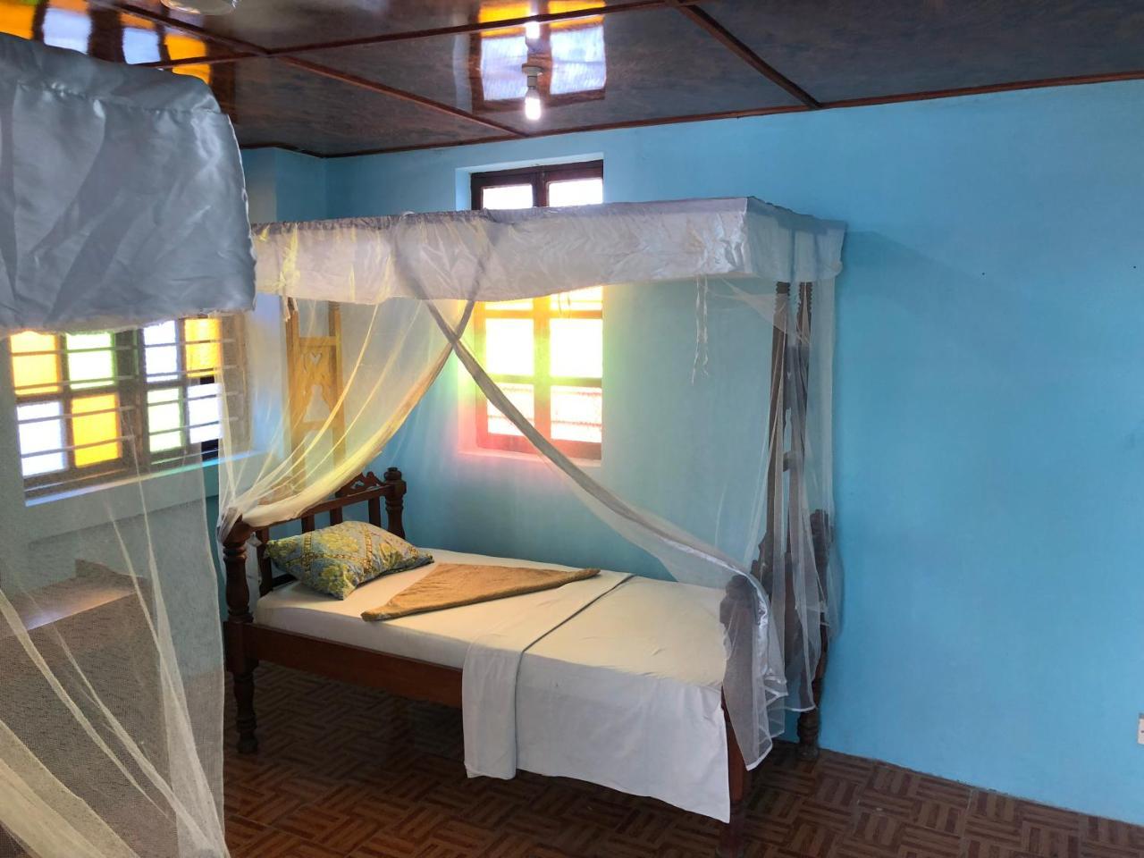 Bottoms Up Hostel Zanzibar Bagian luar foto