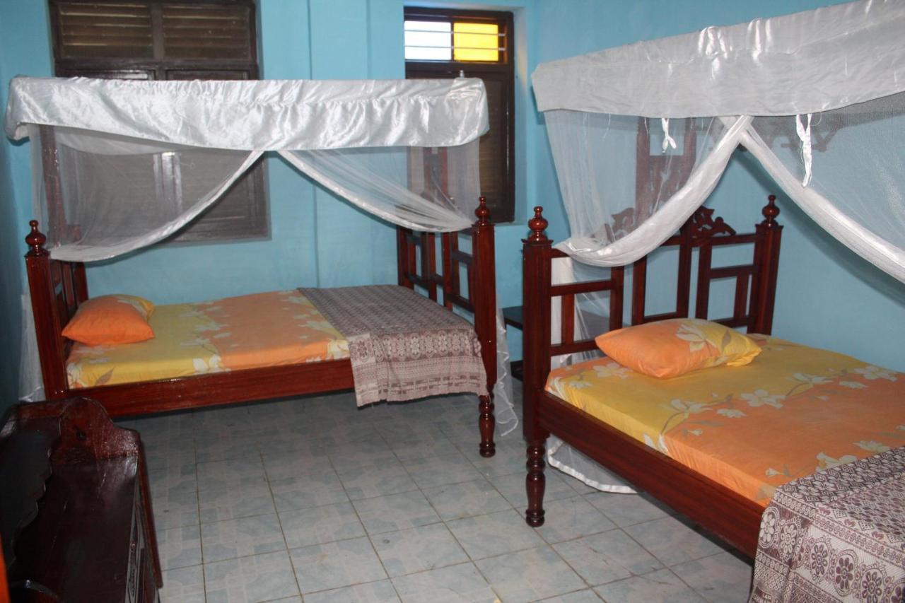 Bottoms Up Hostel Zanzibar Bagian luar foto