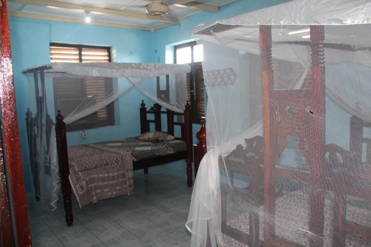 Bottoms Up Hostel Zanzibar Bagian luar foto