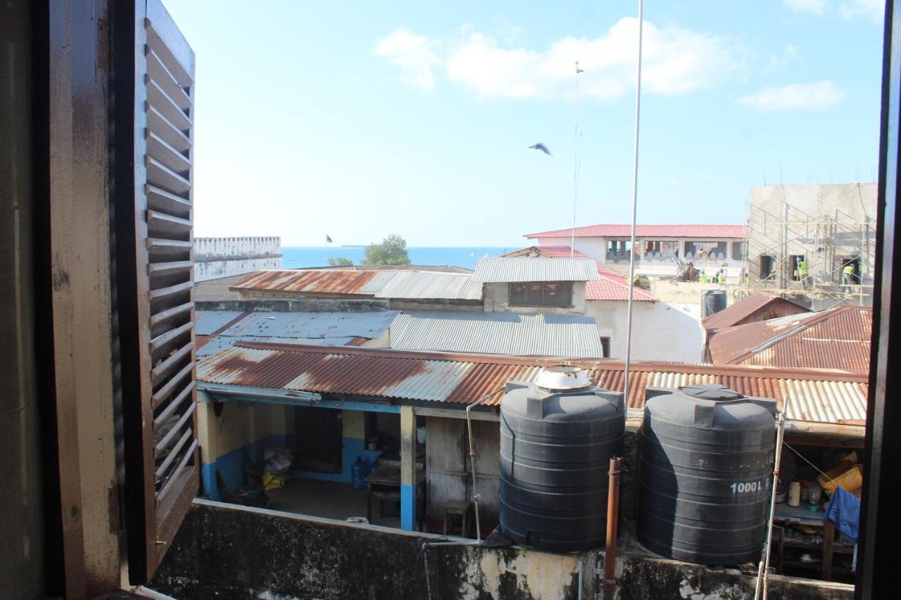 Bottoms Up Hostel Zanzibar Bagian luar foto