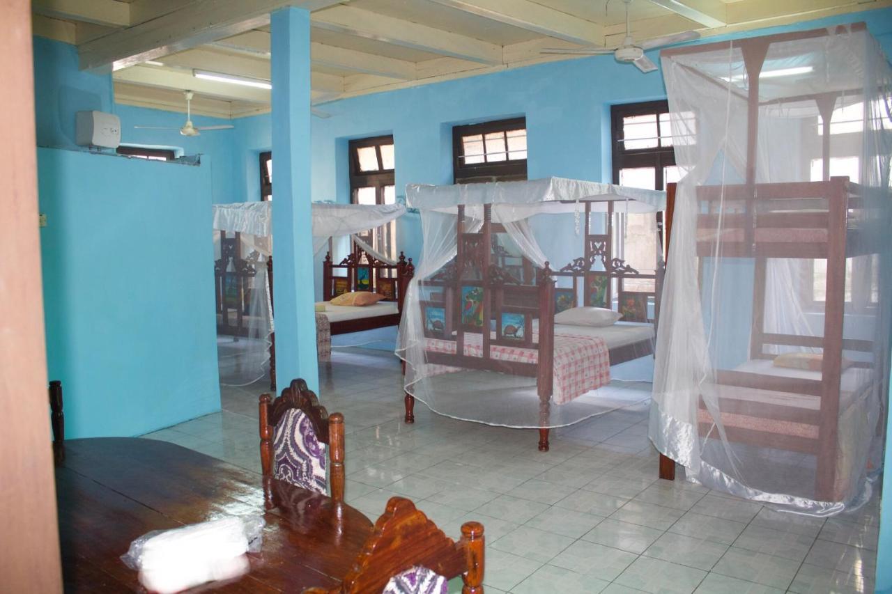 Bottoms Up Hostel Zanzibar Bagian luar foto