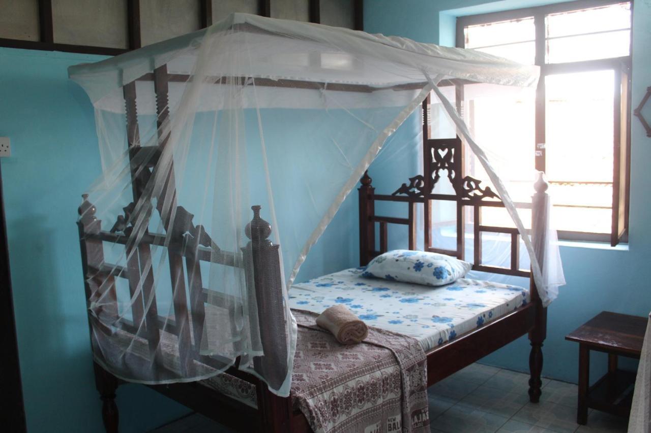 Bottoms Up Hostel Zanzibar Bagian luar foto