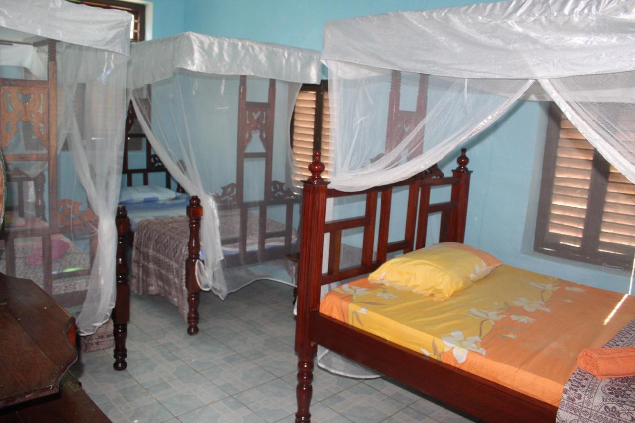 Bottoms Up Hostel Zanzibar Bagian luar foto