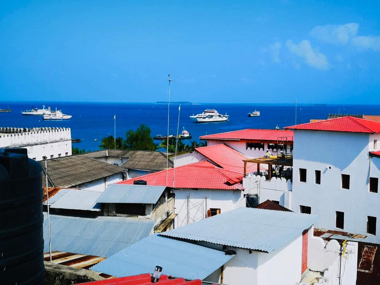 Bottoms Up Hostel Zanzibar Bagian luar foto
