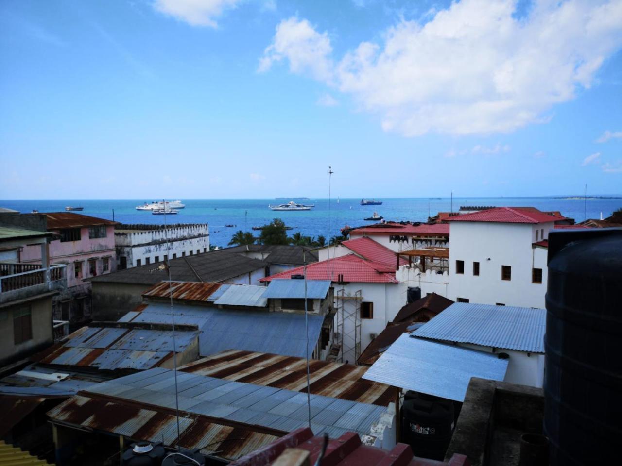 Bottoms Up Hostel Zanzibar Bagian luar foto