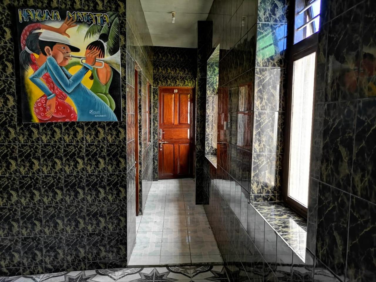 Bottoms Up Hostel Zanzibar Bagian luar foto