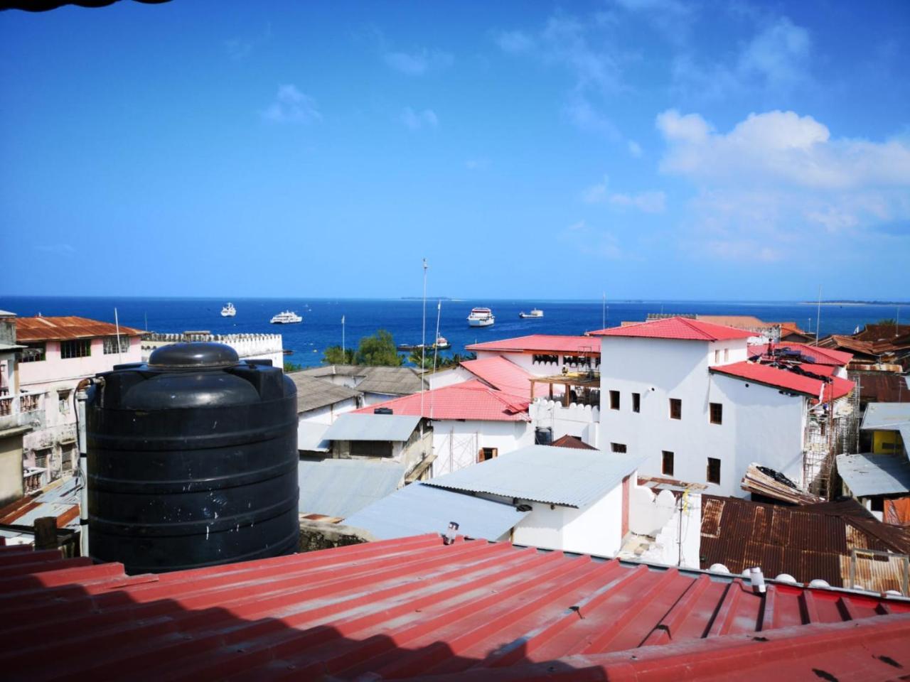 Bottoms Up Hostel Zanzibar Bagian luar foto