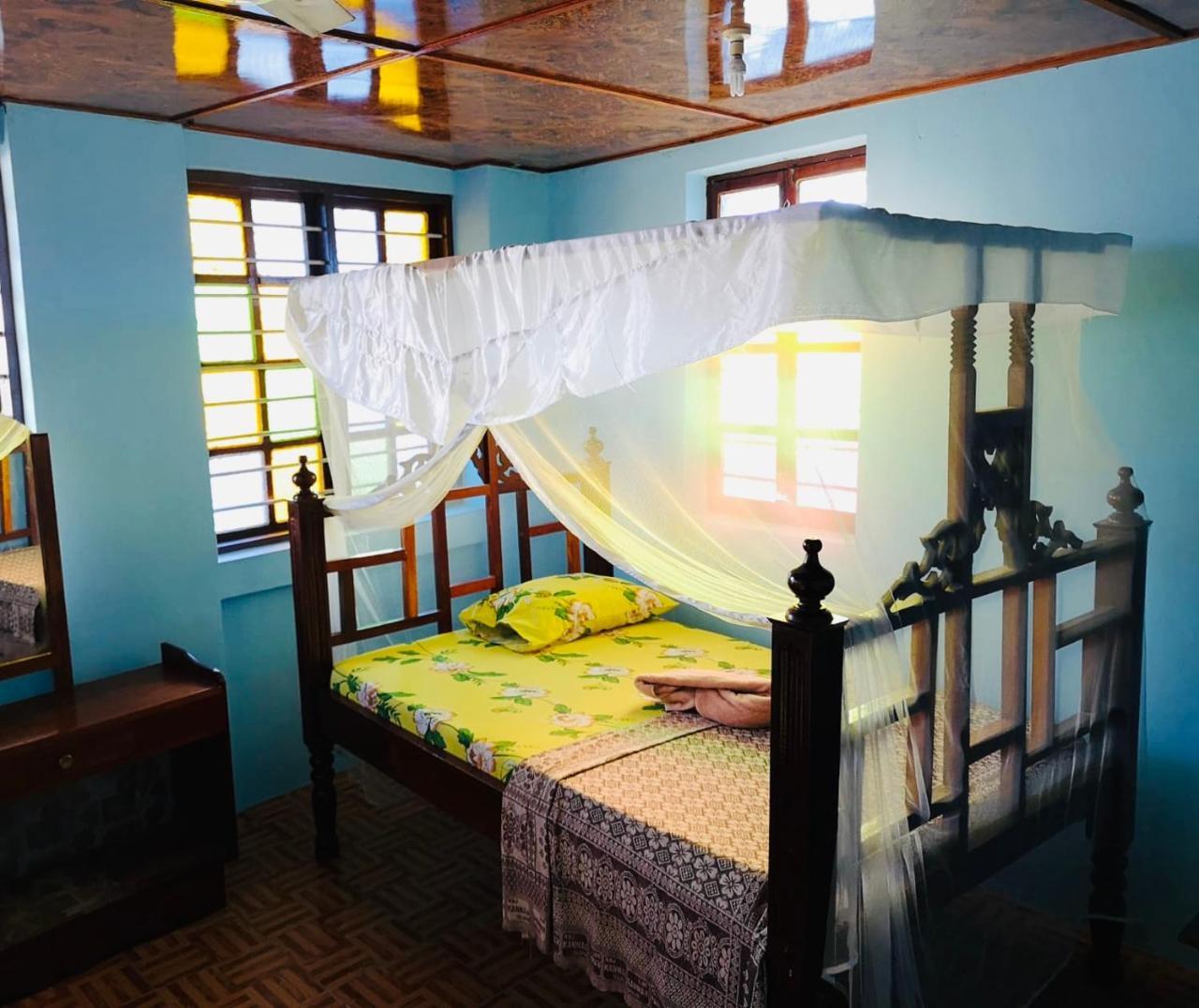 Bottoms Up Hostel Zanzibar Bagian luar foto