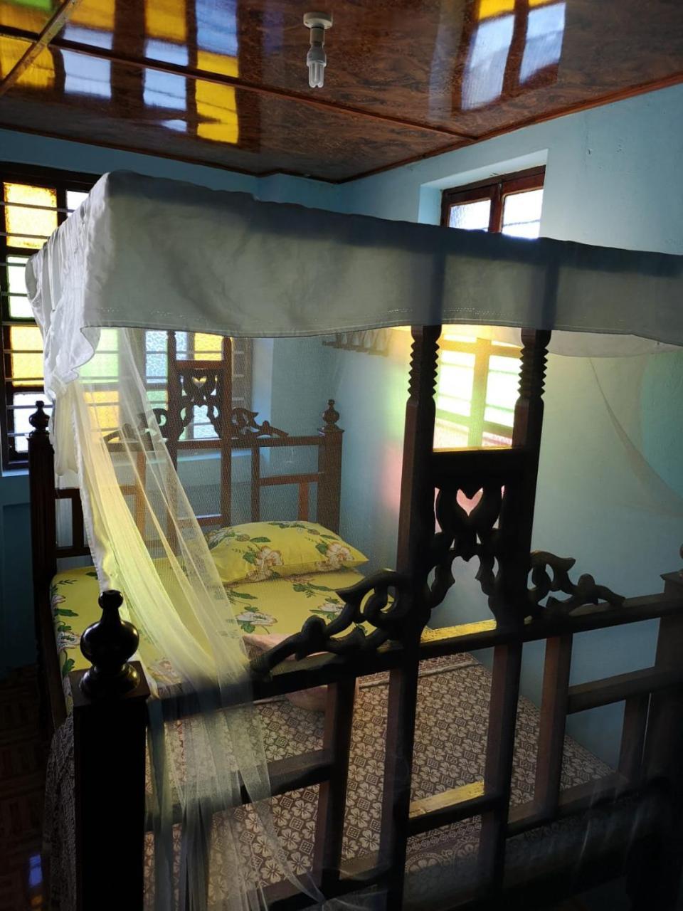 Bottoms Up Hostel Zanzibar Bagian luar foto