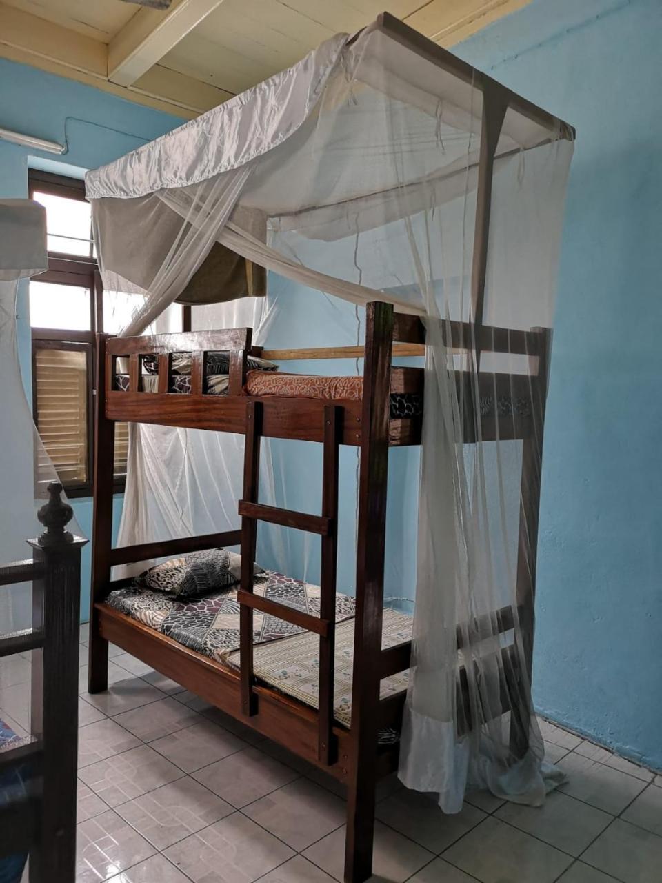 Bottoms Up Hostel Zanzibar Bagian luar foto