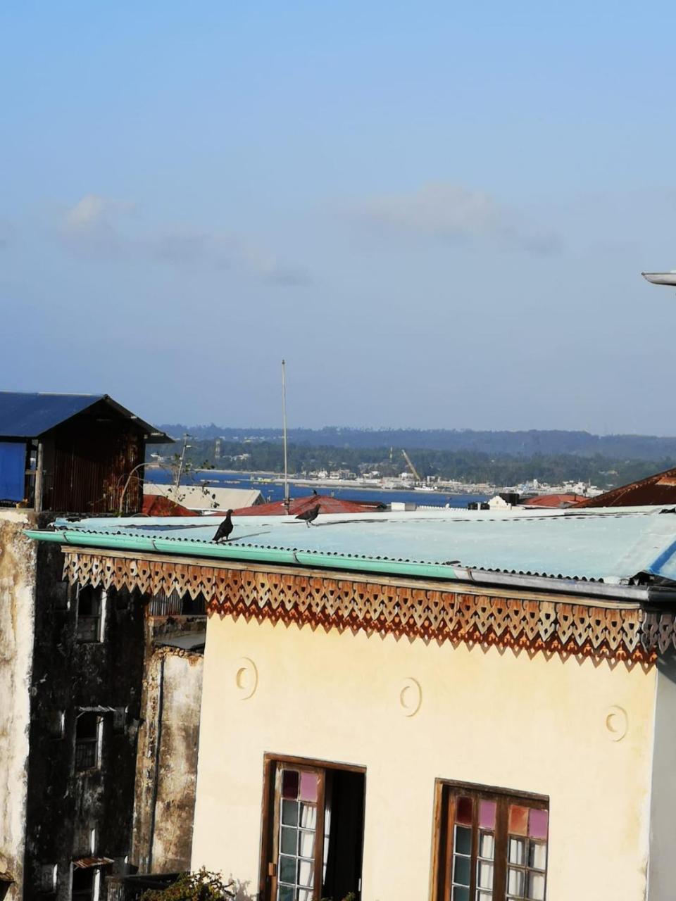 Bottoms Up Hostel Zanzibar Bagian luar foto