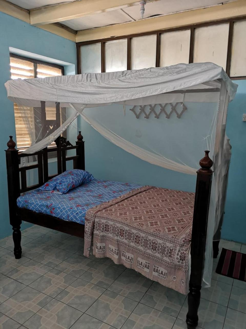 Bottoms Up Hostel Zanzibar Bagian luar foto