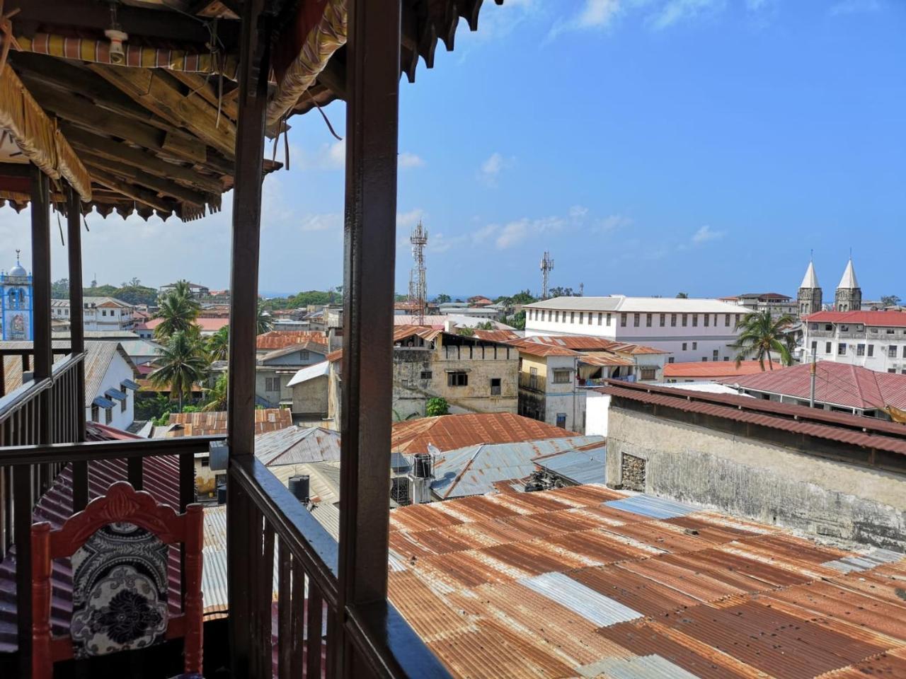 Bottoms Up Hostel Zanzibar Bagian luar foto