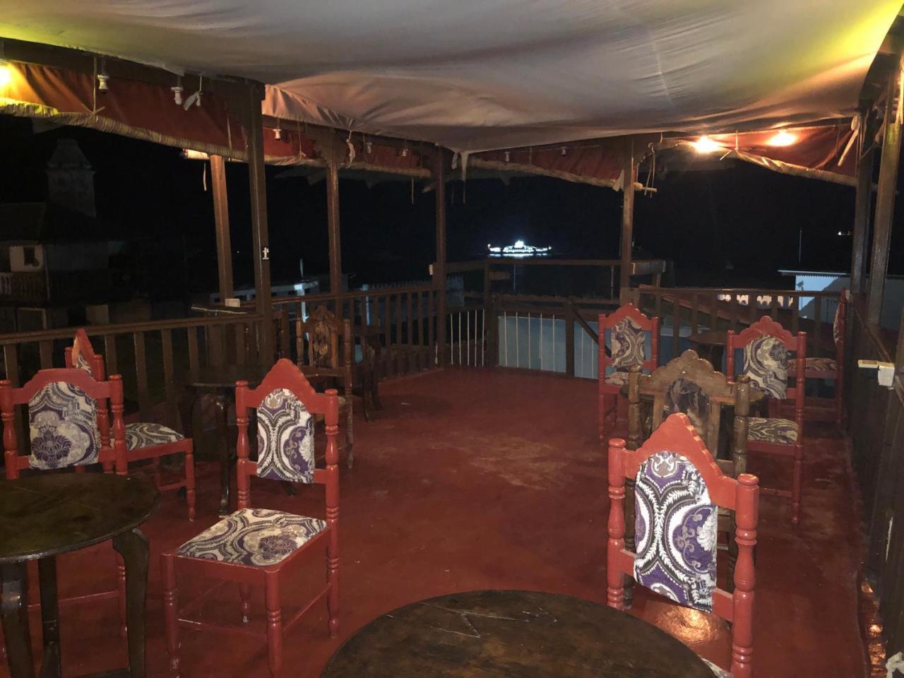 Bottoms Up Hostel Zanzibar Bagian luar foto
